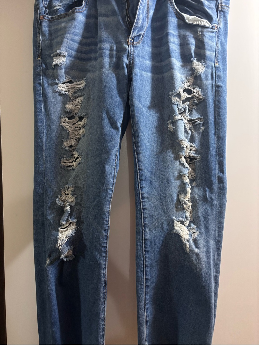 American Eagle Outfitters Light Blue Distressed Ankle Jeans